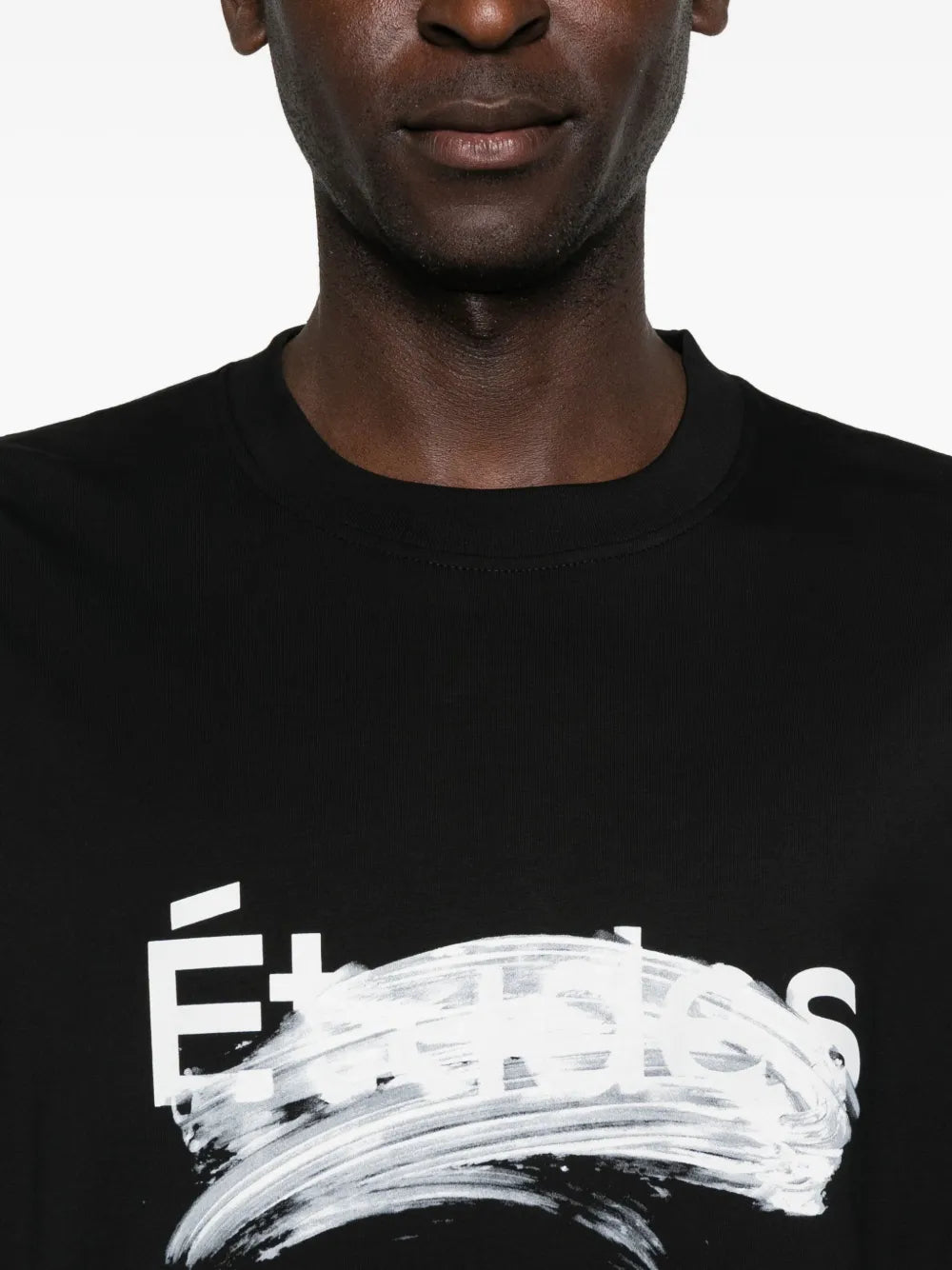 Études Studio playera con logo manchado | Image 5