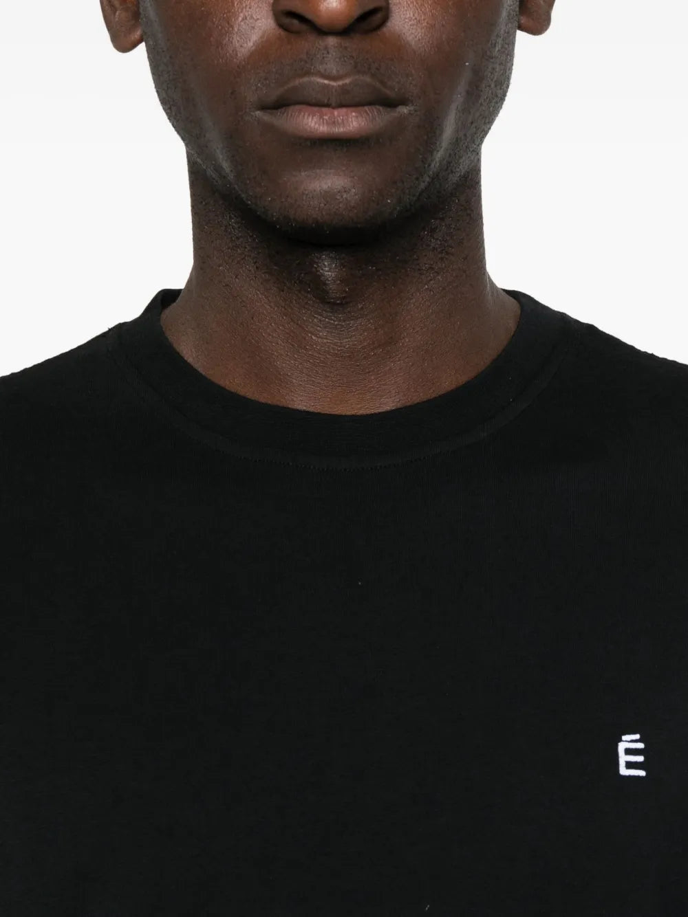 Études Studio playera con logo bordado É | Image 5